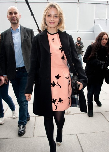  Dianna Agron : Louis Vuitton at Paris Fashion Week