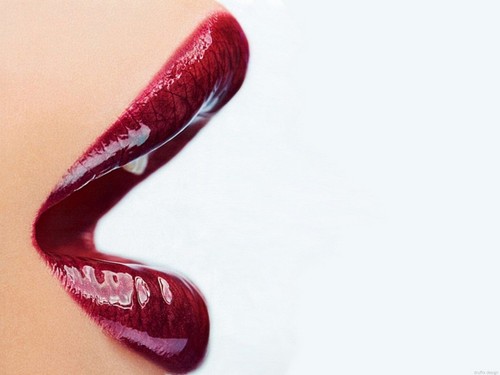  Glossy Red Lips