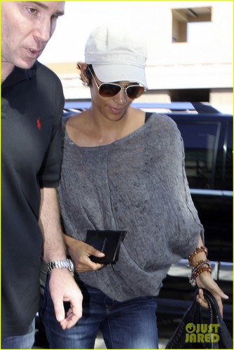 Halle Berry: Airport Arrival
