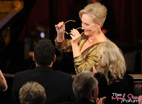  Academy Awards - tampil [February 26, 2012]