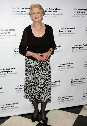  Angela Lansbury