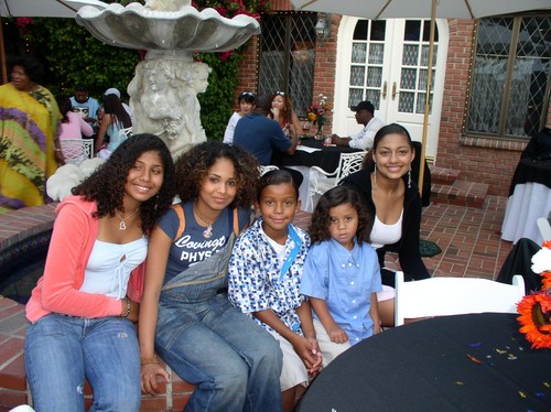  Jaafar Jackson's sisters Genevieve, Stevanna, Jaafar and lil bro Jermajesty