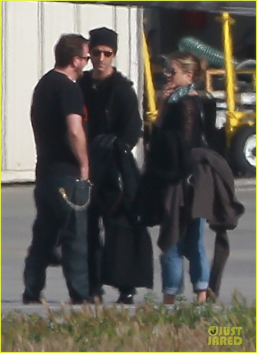  Jennifer Aniston & Justin Theroux: Back In LA!