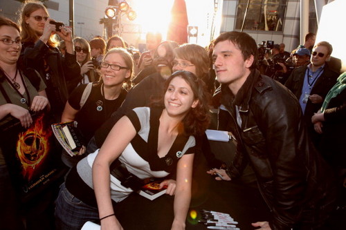  Josh at The Hunger Games LA 'The Hob' peminat Event