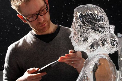  Kristen Stewart ice sculpture