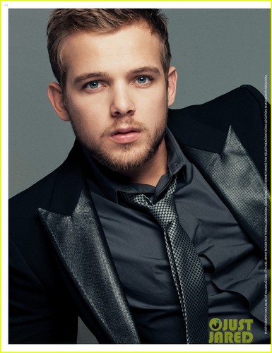 Max Thieriot: Engaged to Lexi Murphy