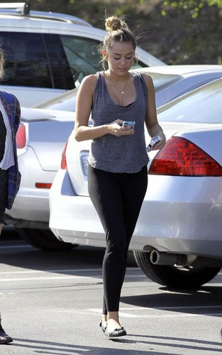  Miley -10. March- Out with Друзья in LA
