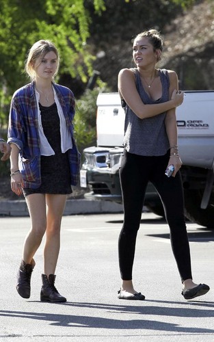  Miley -10. March- Out with फ्रेंड्स in LA