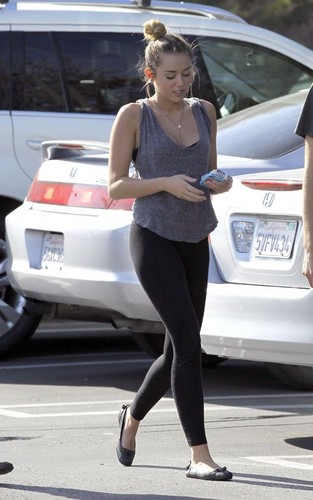  Miley -10. March- Out with বন্ধু in LA