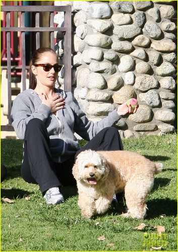  Minka Kelly Plays With Chewy at the Park