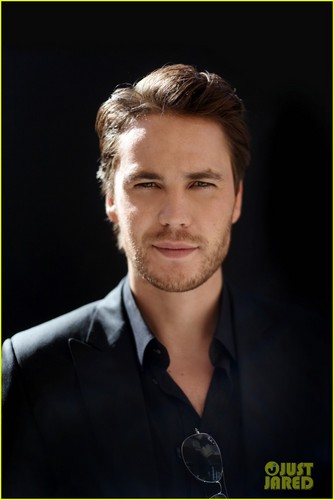  Taylor Kitsch: JustJared.com Exclusive Interview!