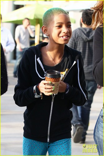  Willow Smith: Green-Haired Girl