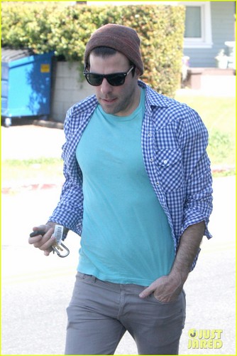  Zachary Quinto: Shaved Eyebrows!