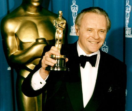  Anthony Hopkins with his Oscar for The Silence of the Lambs
