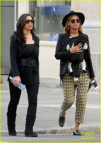 Beyonce Walks With Baby Blue & Mom Tina