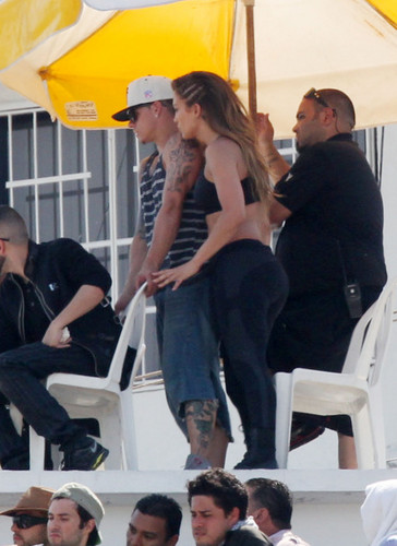  Filming A música Video In Acapulco [11 March 2012]