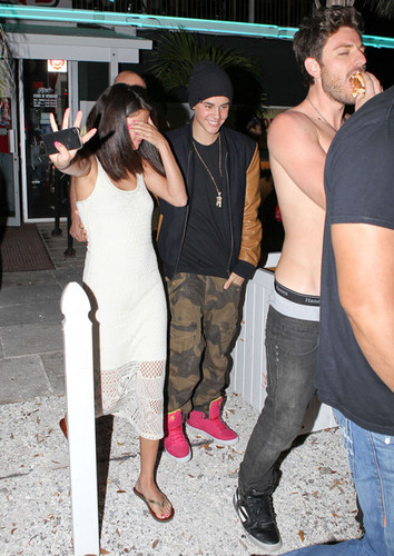  Justin Bieber, Selena Gomez, Ashley Benson and Ryan Good Florida on March 11, 2012