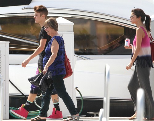 Justin Bieber and Selena Gomez in florida
