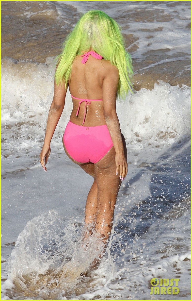 Nicki Minaj  – Celebrity Body Type Two (BT2), Female