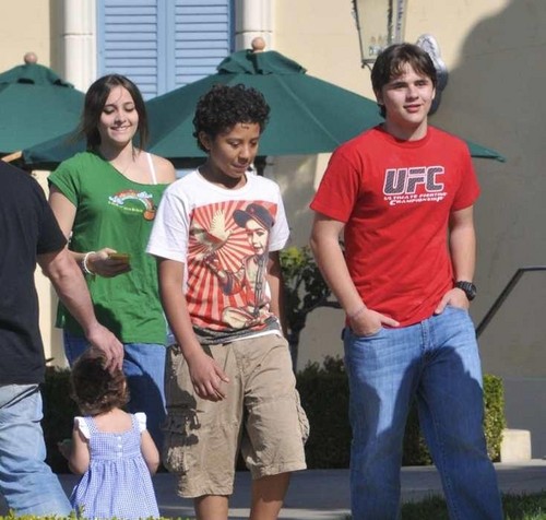  Paris Jackson, Jermajesty Jackson and Prince Jackson at the Commons in Calabasas March 11th 2012