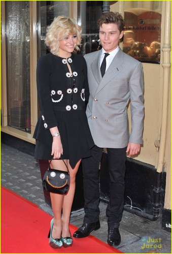  Pixie Lott & Oliver Cheshire: Tesco Mum of the an 2012