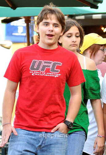  Prince Jackson and Paris Jackson at the Commons in Calabasas March 11th 2012