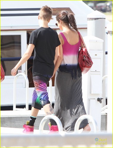  Selena Gomez & Justin Bieber: Fishing in Florida