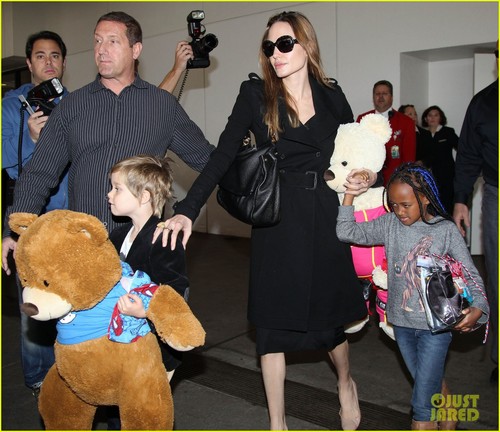  Angelina Jolie, Zahara, & Shiloh: Back in LA