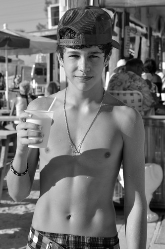  Austin Mahone SO HOT :) he will get big than cody and justin in the future :)