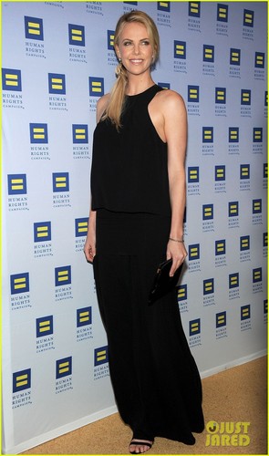  Charlize Theron: HRC Los Angeles Gala!