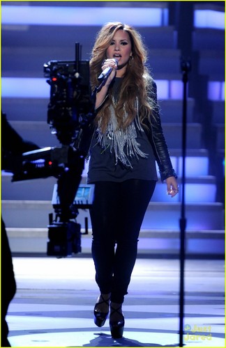  Demi Lovato: 'Give Your ハート, 心 A Break' on American Idol