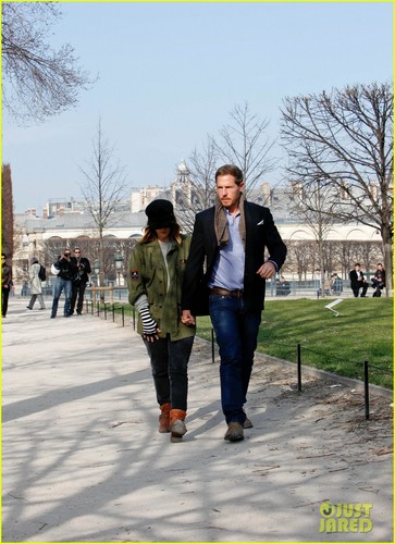  Drew Barrymore & Will Kopelman: Tuileries Garden Stroll
