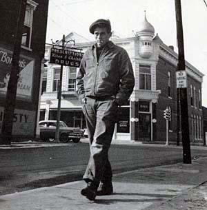  James Dean walking