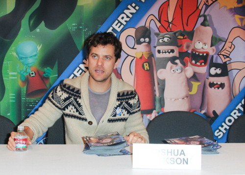  Josh @ Wonder-Con 2012 : Fringe Signing