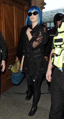 Katy In 伦敦 [19 March 2012]