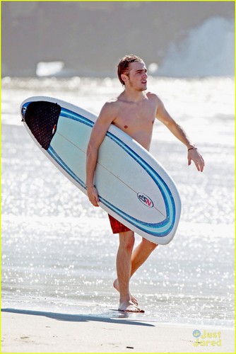  Kendall Schmidt: Surfing with Logan Henderson
