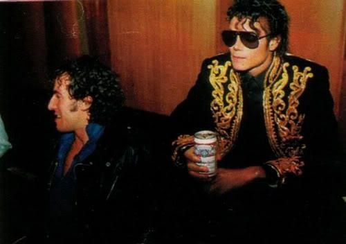  Michael Jackson drinking বিয়ার