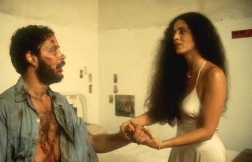  Raul Julia and Sonia Braga in 키스 of the 거미 Woman