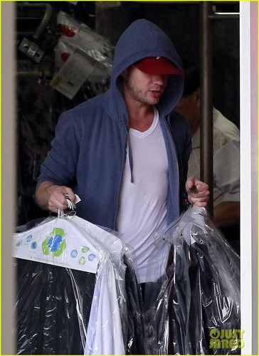  Ryan Phillippe: Grocery Shopping with Mystery Gal!