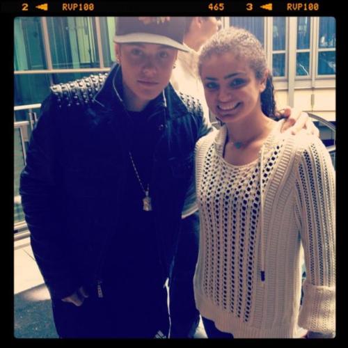  bieber with a 팬 today