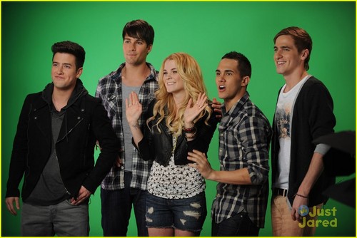  Big Time Rush Co-Host MTV's 10 on top, boven