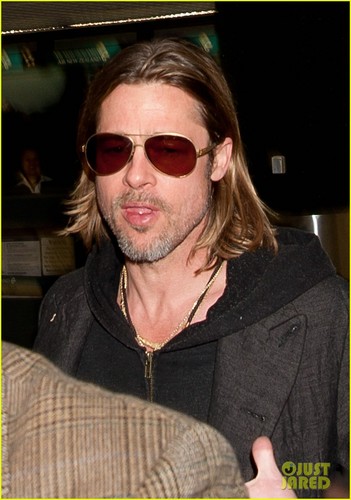  Brad Pitt: LAX Arrival