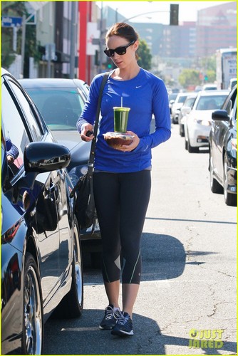  Emily Blunt: smoothie Stop