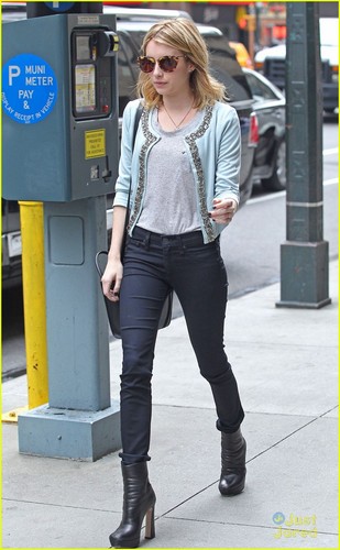 Emma Roberts: Columbus Circle Cutie