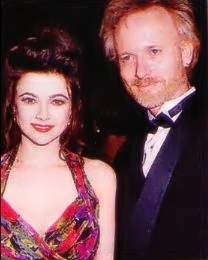 Emma Samms and Anthony Geary.