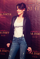  Kristen Stewart - New Moon Premiere in Mexico
