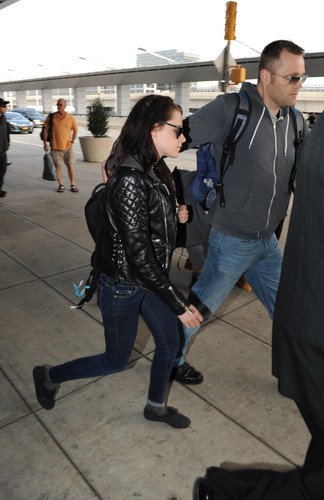  Kristen Stewart arriving at JFK Airport in New York - March 18, 2012.