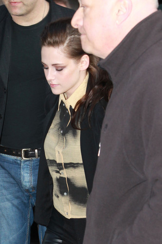  Kristen Stewart arriving at 'The Today Show' in New York - March 19, 2012.