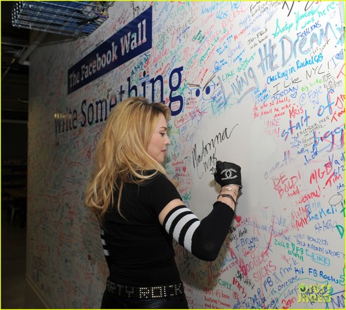  Madonna: 페이스북 Live Chat with Jimmy Fallon