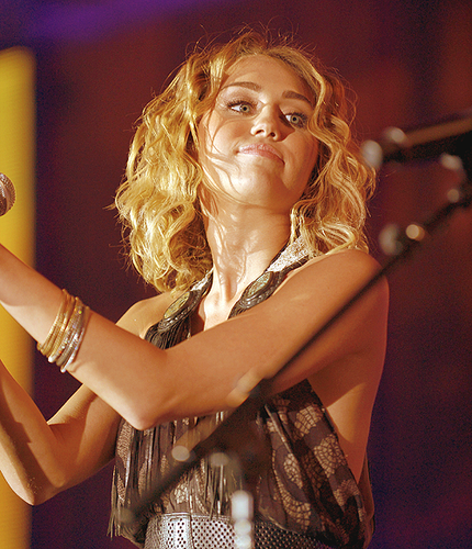  Miley-24. March- Celebrity Fight Night: Backstage & Performance